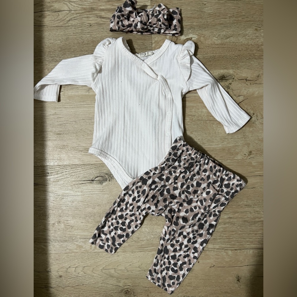 Jessica Simpson Cheetah set 3-6 months
